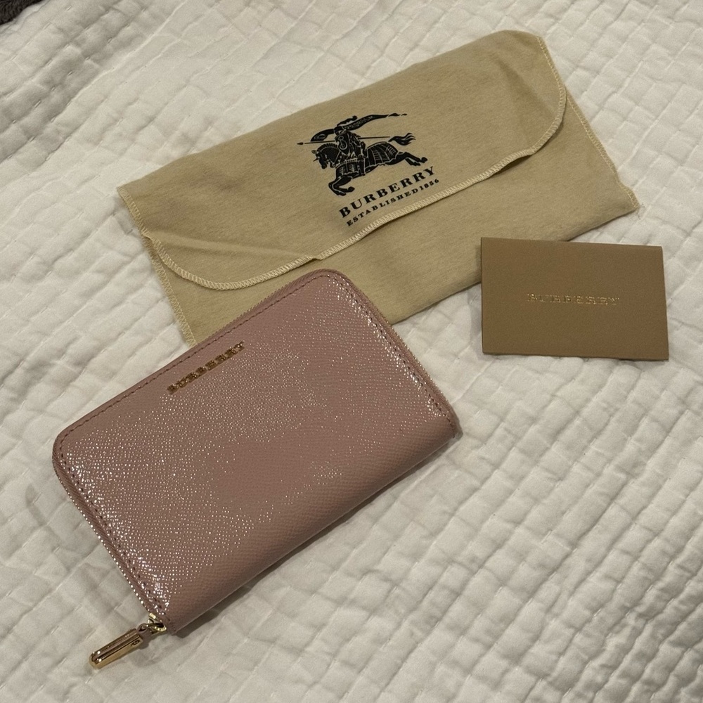 Authentic BURBERRY patent wallet in dusty/heather pink
